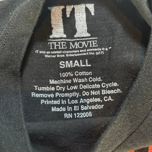 IT Movie Pennywise Horror Graphic T-Shirt Black Cotton Small Halloween - Picture 4 of 4